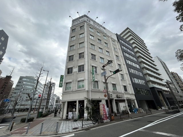 �׸��ब�ܤ�����Ź�޻�̳�ꤤ�����Ǥ��礦����