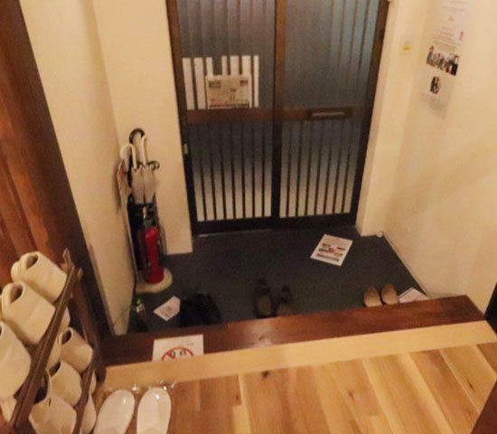 大阪市東成区大今里南4 渋い囲炉裏 これぞ和モダンなデザイナーズ 一戸建て 賃貸 ゆる い不動産